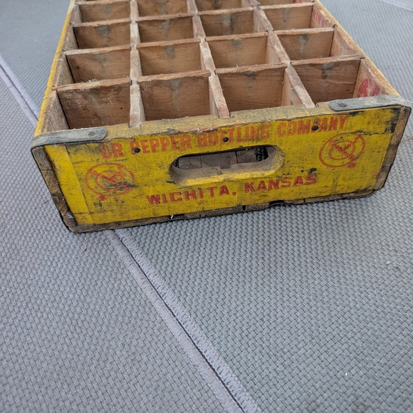 Vintage Dr Pepper Wooden Crate with Dividers - Picture 1 of 4